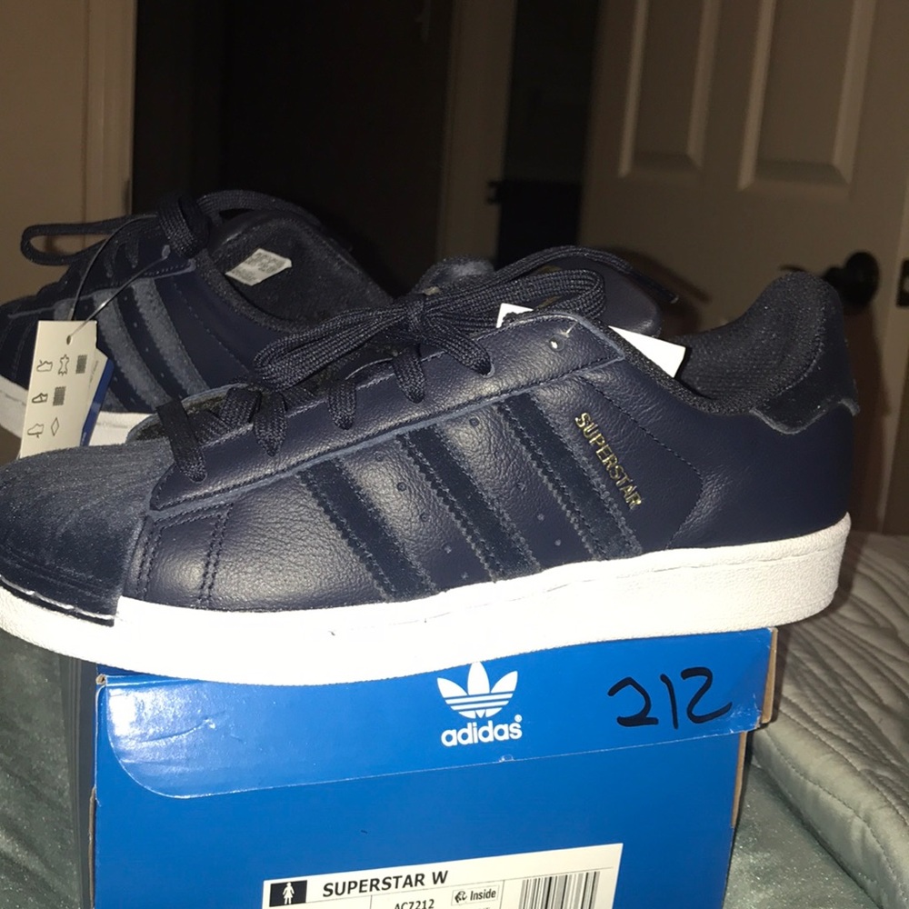 ‼️BrandNew Never Worn‼️ Adidas SuperStars